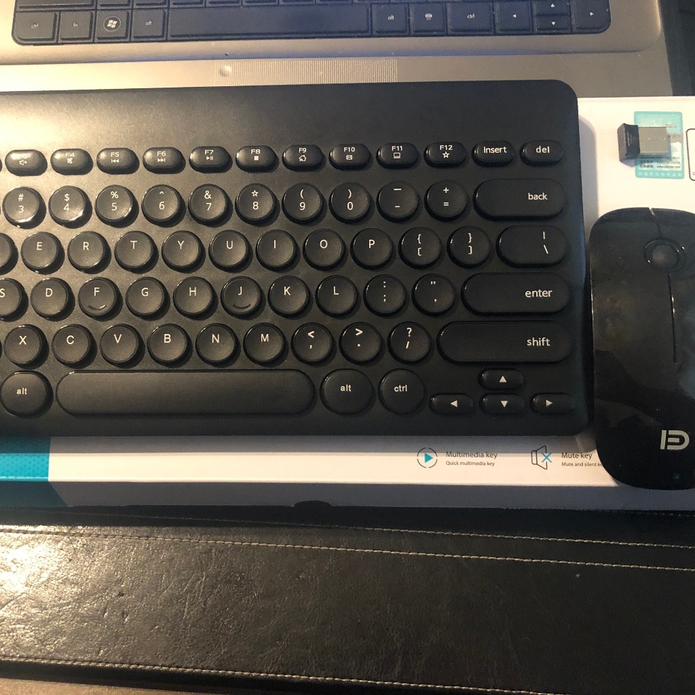 Wireless Round Cap Button Keyboard + Mouse Set
